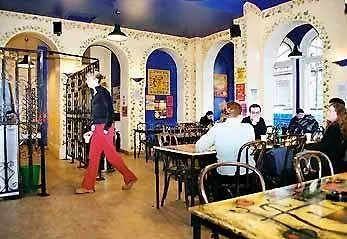 Avalon House Hostel *