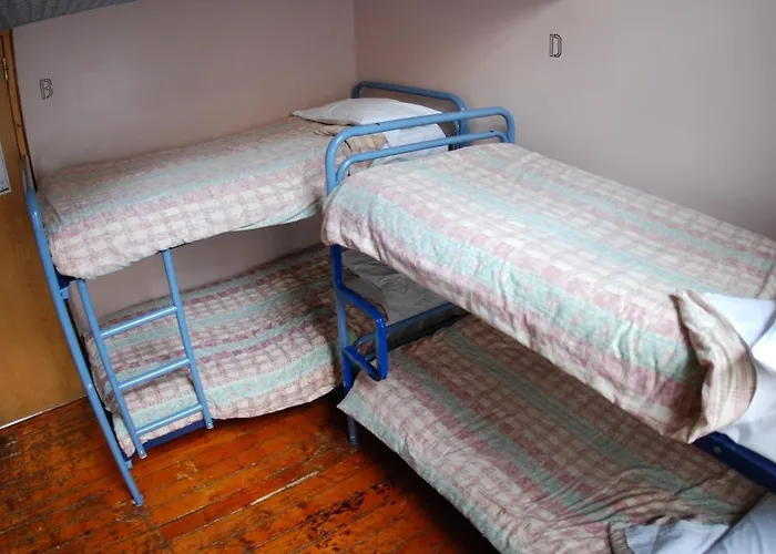 Avalon House Hostel *