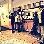Avalon House Hostel *