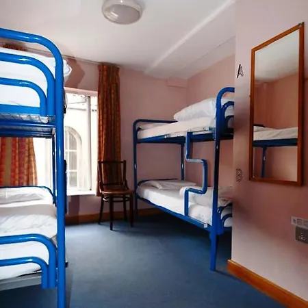 Avalon House Hostel *