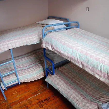 Avalon House Hostel *