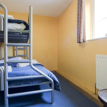 Hostel Avalon House *