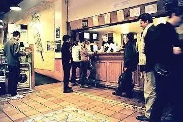 Avalon House Hostel *