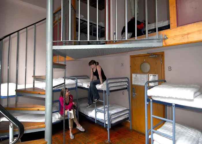 Хостел Avalon House *