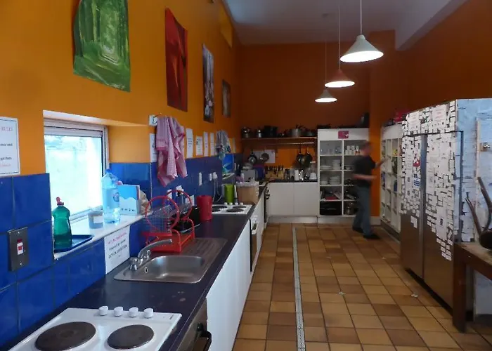 Хостел Avalon House